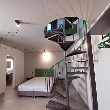 Aurora 4*
